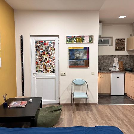 יירבאן Cosy Studio With Beautiful Garden מראה חיצוני תמונה
