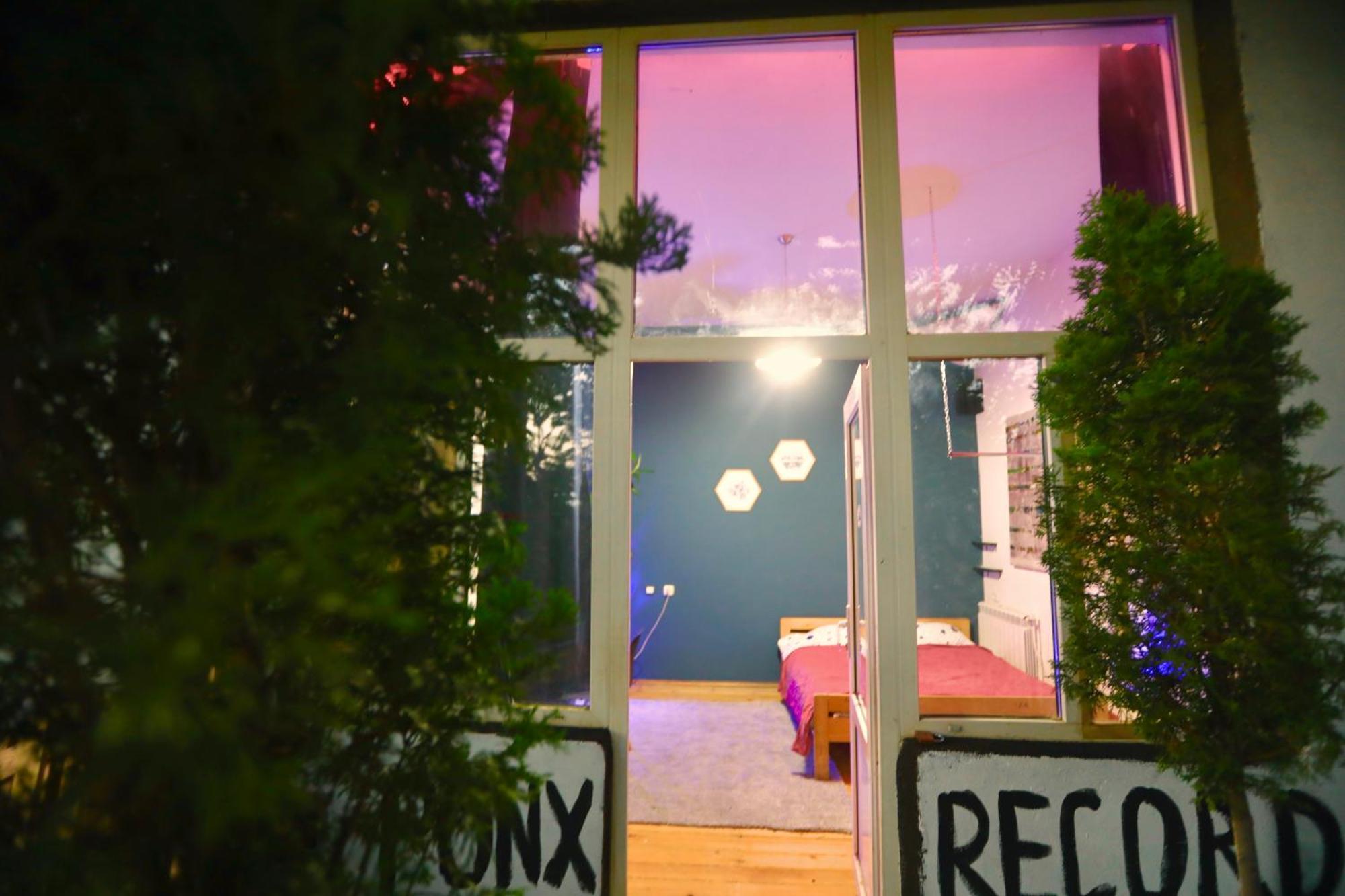 יירבאן Cosy Studio With Beautiful Garden מראה חיצוני תמונה